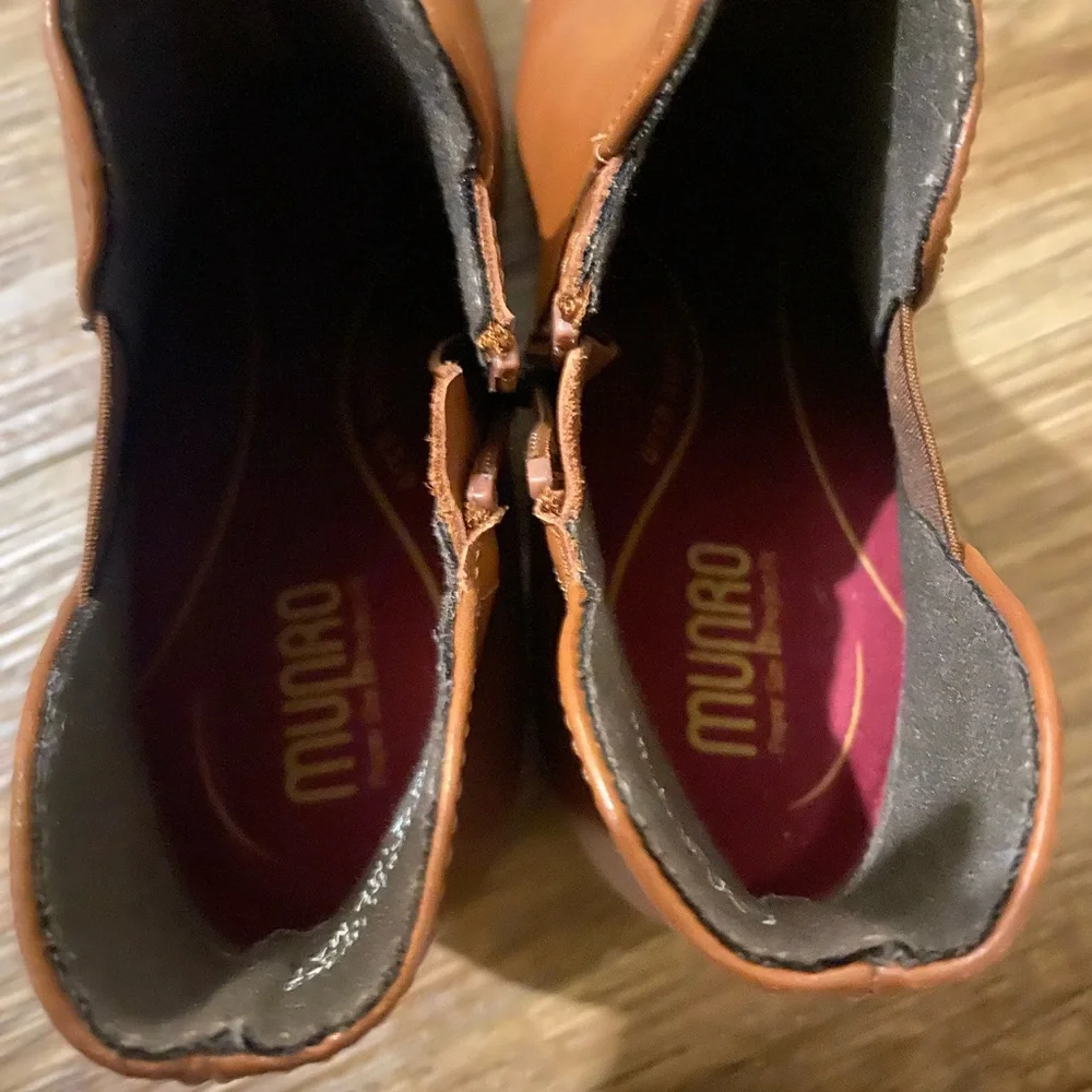 Munro Brown Ankle Booties. women’s size 7